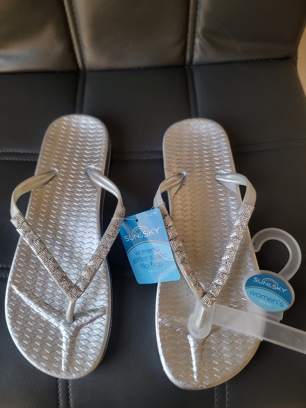Sun & Sky Women's Silver Glitter Stone Flip Flop Sz 5/6 & 7/8